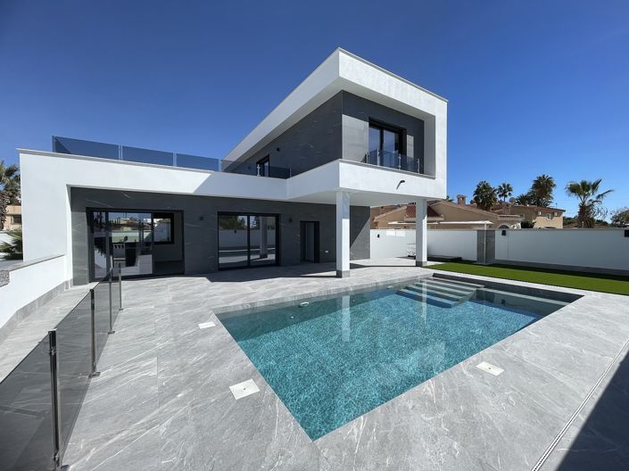 Image No.1-4 Bed House/Villa for sale