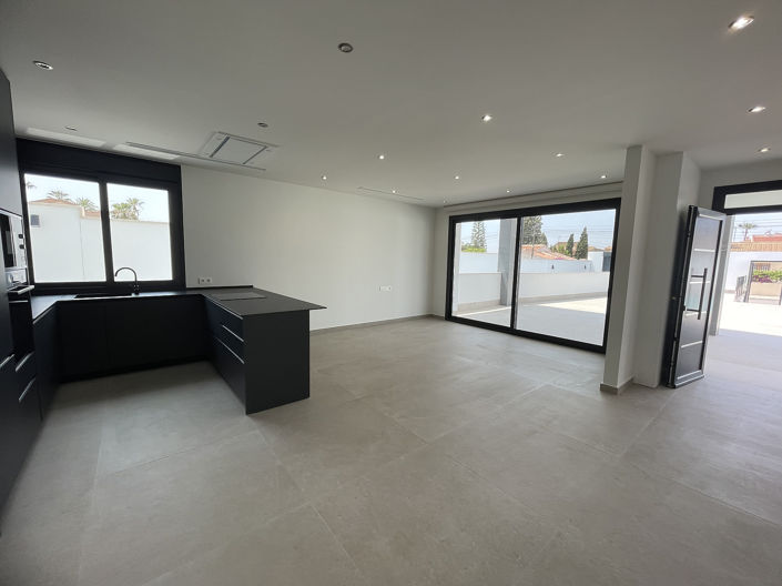 Image No.24-4 Bed House/Villa for sale