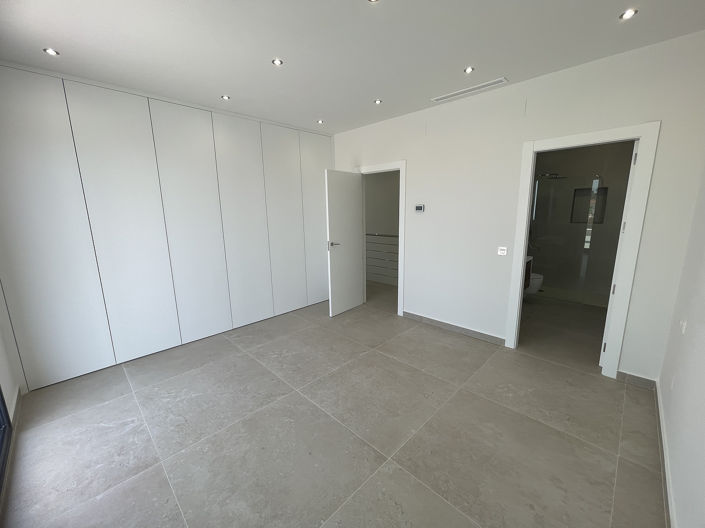 Image No.42-4 Bed House/Villa for sale