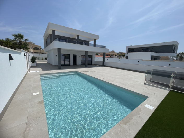 Image No.7-4 Bed House/Villa for sale