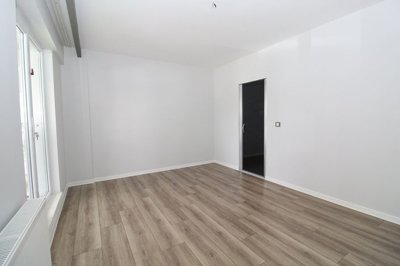 Interior 8