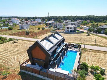 Exterior 4