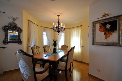 Interior 6