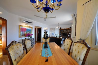 Interior 7