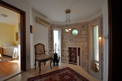 Interior 10