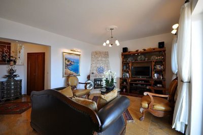 Interior 11