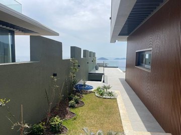 Exterior 9
