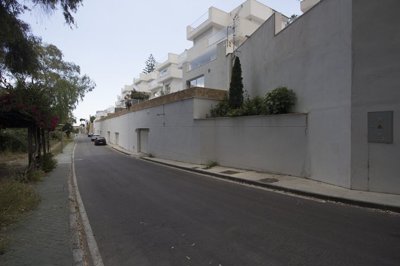 Exterior 1