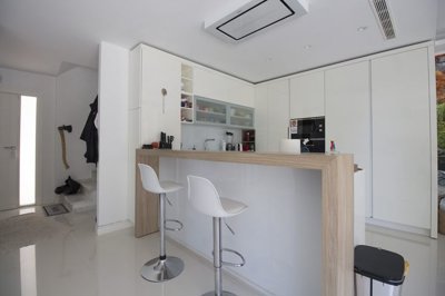 Interior 6