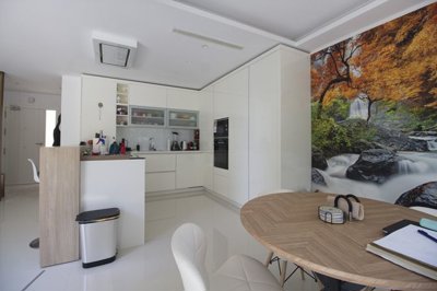 Interior 4
