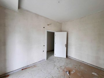 Interior 8