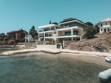 Exterior 5