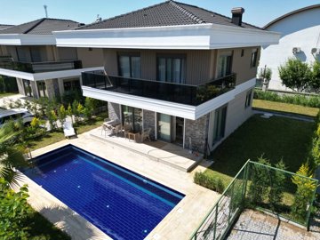 Exterior 8