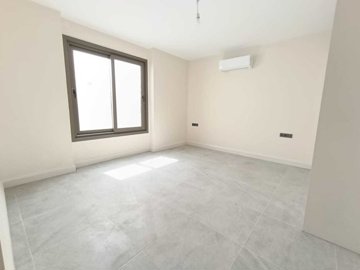 Interior 4