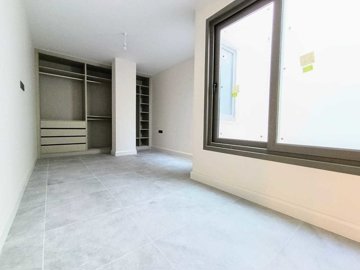 Interior 5