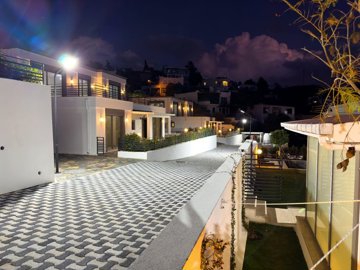 Exterior 5