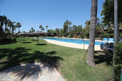 Exterior 3