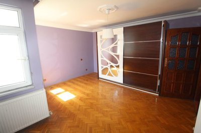 Interior 8