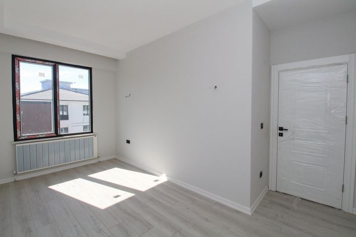 Image No.20-6 Bed Apartment for sale