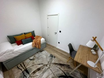 Interior 6