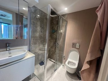 Interior 8
