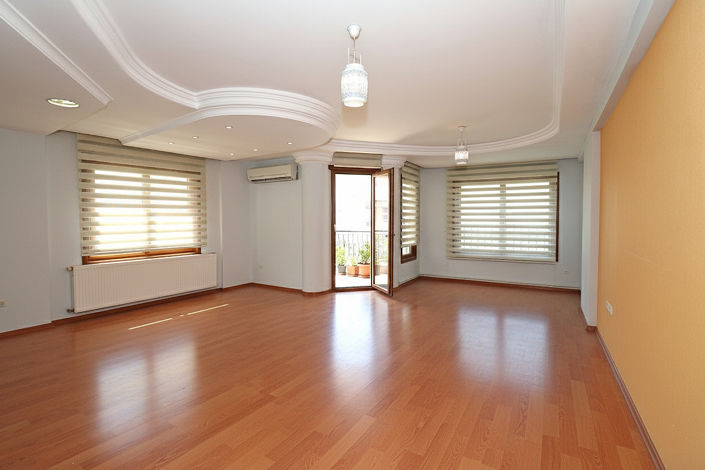 Image No.10-4 Bed Apartment for sale