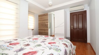 Interior 8