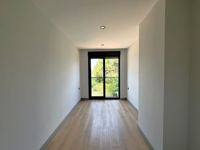 Image No.11-4 Bed Apartment for sale