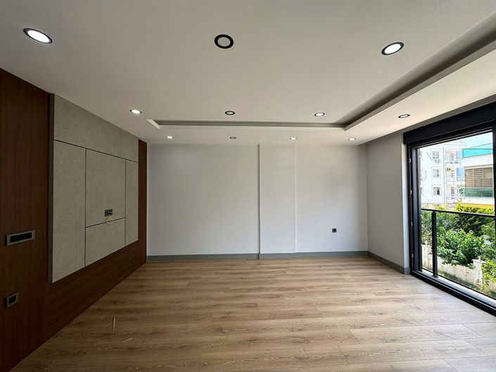 Image No.9-4 Bed Apartment for sale