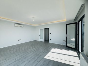 Interior 5