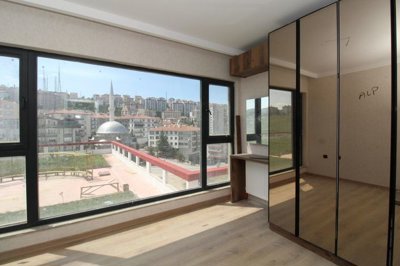 Interior 8