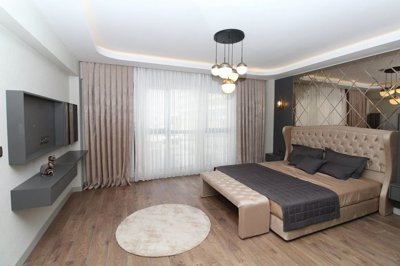 Interior 8