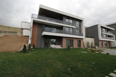 Exterior 4