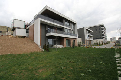 Exterior 5