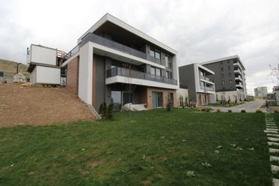 Exterior 5