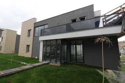 Exterior 6