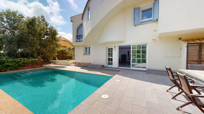 Exterior 4