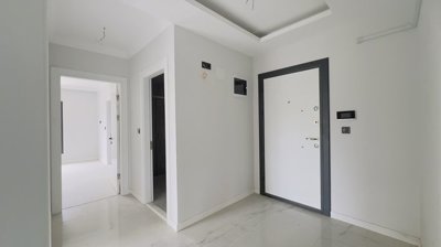 Interior 8