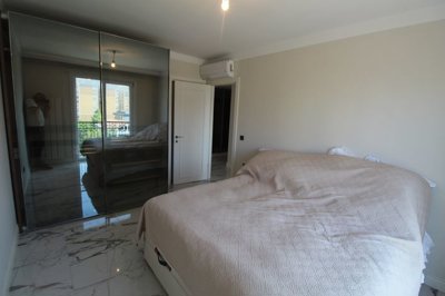 Interior 6