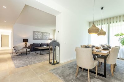 Interior 2