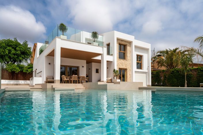 Image No.1-4 Bed House/Villa for sale