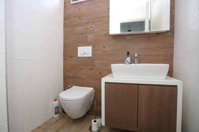 Interior 6