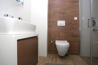 Interior 8