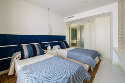 Interior 9