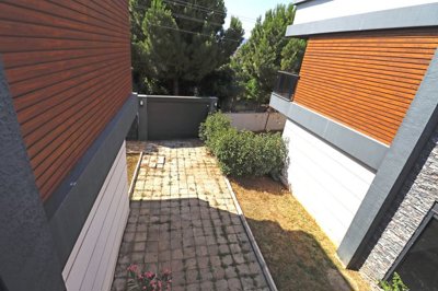 Exterior 10
