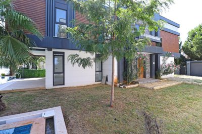 Exterior 5