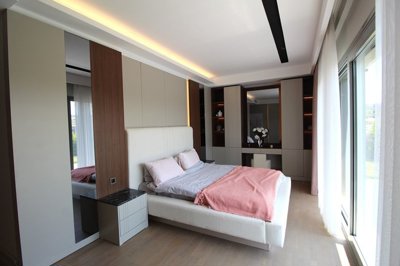 Interior 6