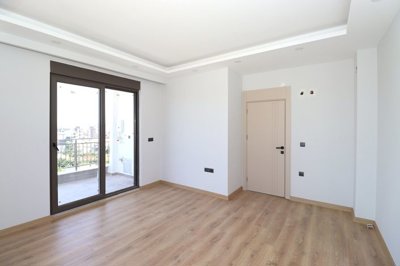 Interior 4