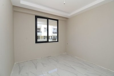 Interior 8