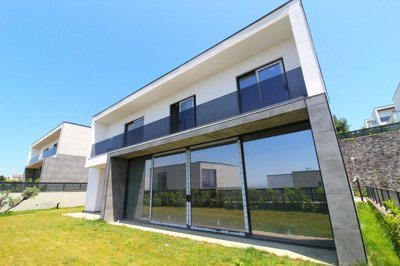 Exterior 11